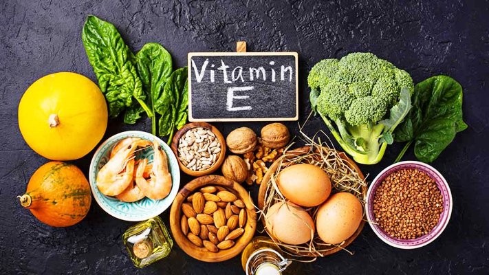 Phụ nữ đang cho con bú có uống vitamin E được không? Nguồn thực phẩm giàu vitamin E cho mẹ